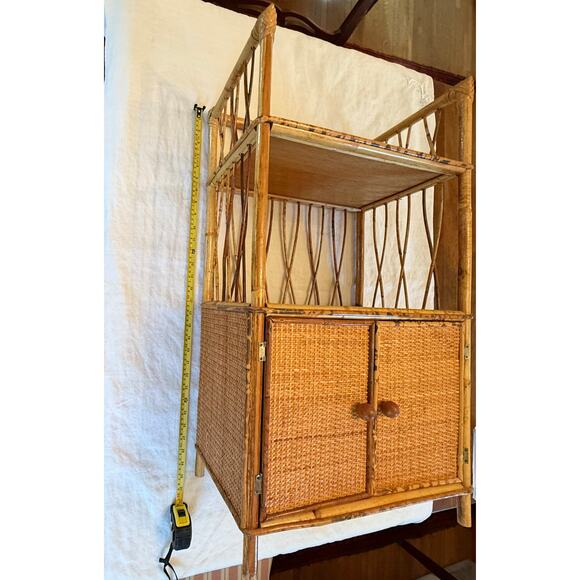 Mid 20th Century Vintage 30” Tall Bamboo Rattan Shelves Bookcase Cabinet Etagere - Picture 13 of 16